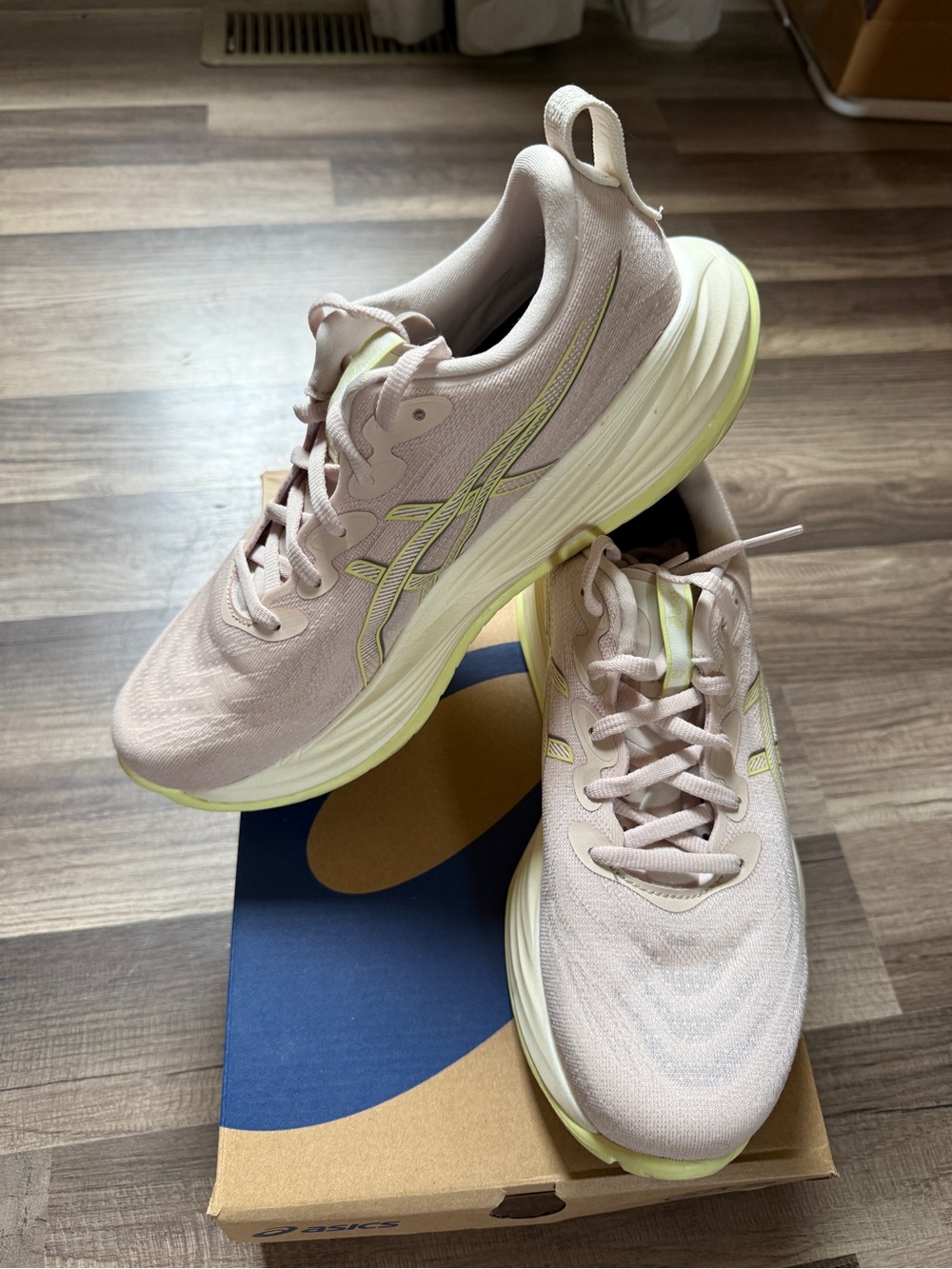 ASICS Cumulus 27 Women's 9.5 Running Shoes Sneakers